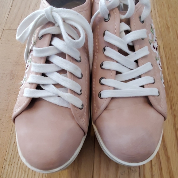 wedge platform flower sneakers gently used  6 - Picture 5 of 5